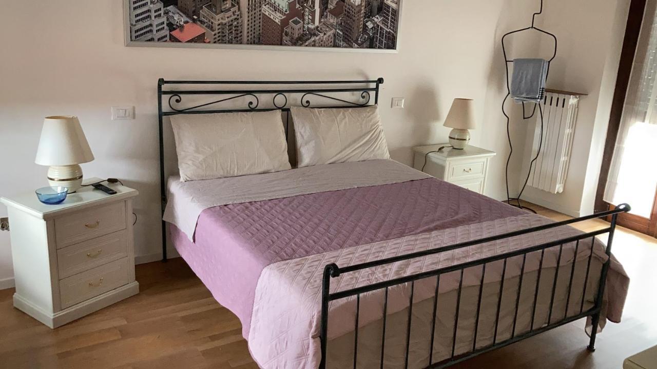 Room Saronno + B&B Екстер'єр фото