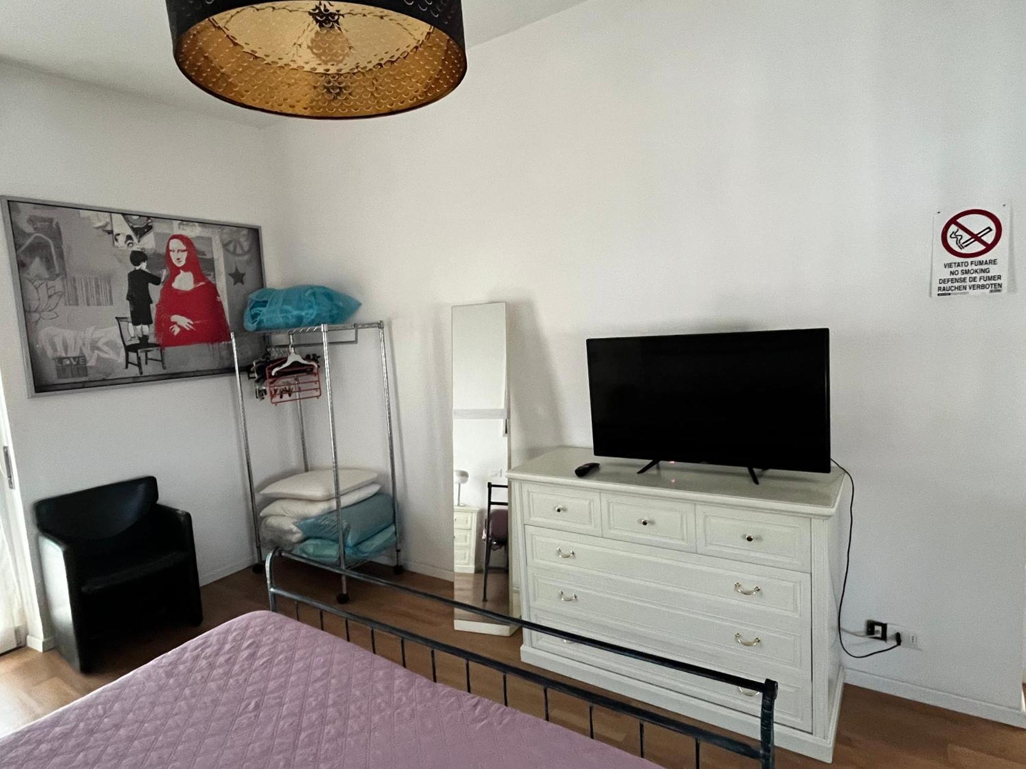 Room Saronno + B&B Екстер'єр фото